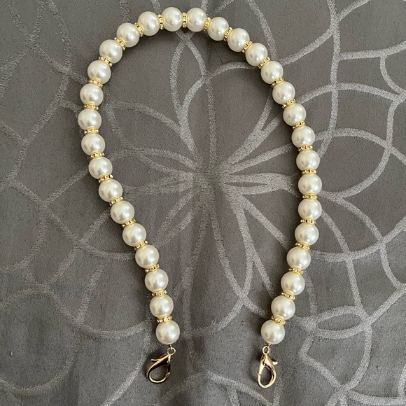 2) Pearl and Rhinestone strap for bag. Brand NEW in bag! NEVER USED‼️ Total of 2 - Picture 7 of 11